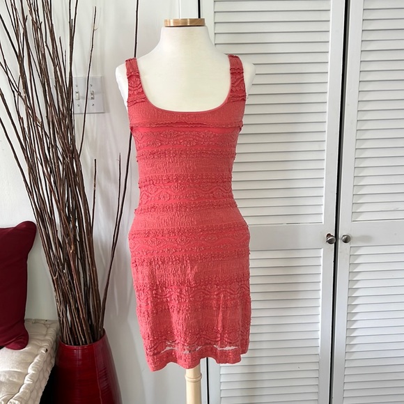 Le Chateau Coral Lacey dress - Picture 1 of 3